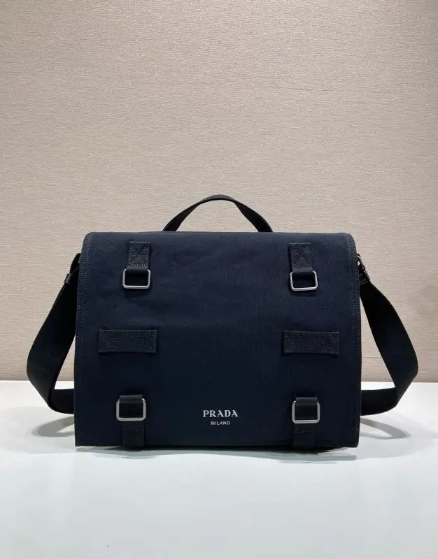 Prada — Сумка месенджер 34 см 2VD085