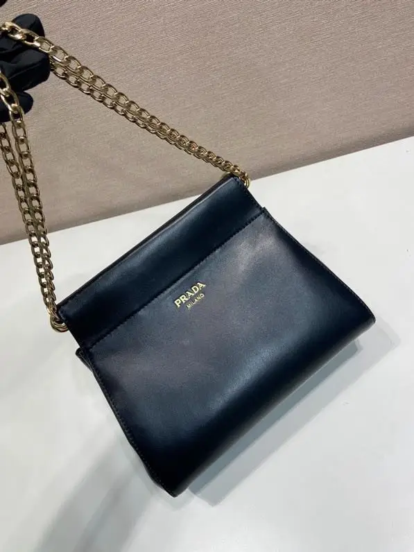 Prada Сумка на плечо Enchaîné 22 см кожаная 1BC263 — Фото 2