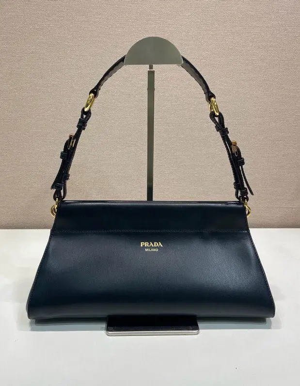 Prada — A bag on shoulder Enchaîné 32 cm leather 1BC262