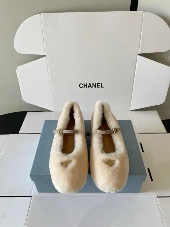 Prada — Балерины из овчины