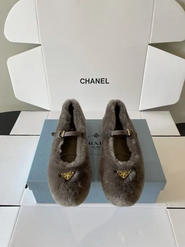 Prada — Балерины из овчины