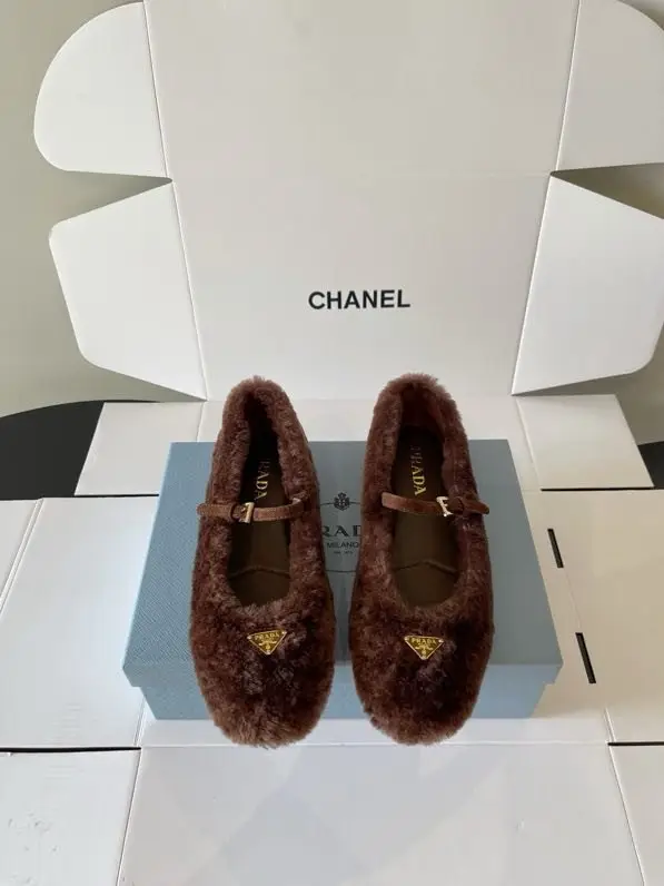 Prada — Балерины из овчины