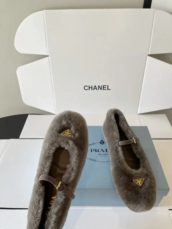 Prada Балерини з овчини — Фото 4