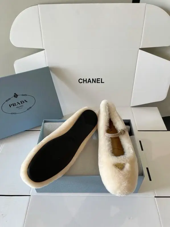 Prada Балерини з овчини — Фото 5