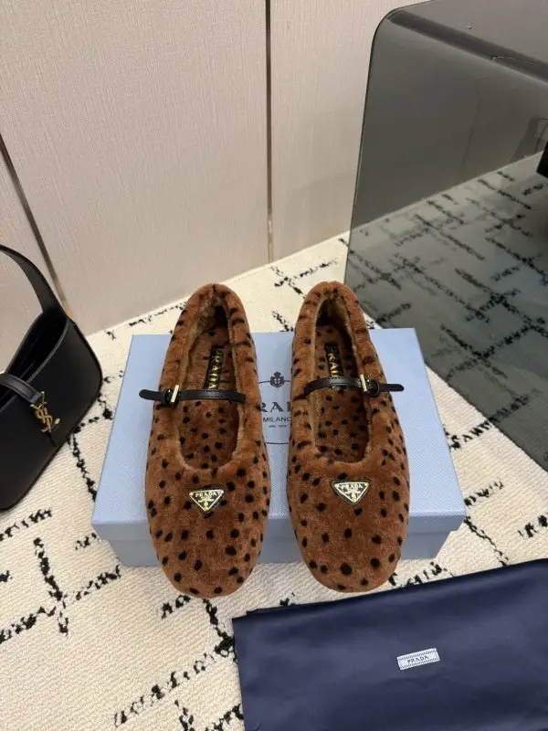 Prada — Балетки меховые
