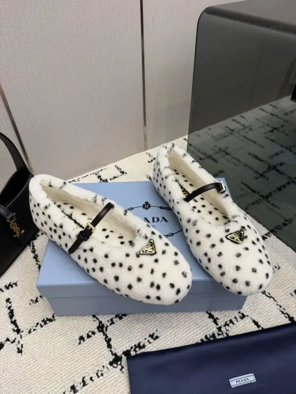 Prada Ballet shoes fur — Photo 2