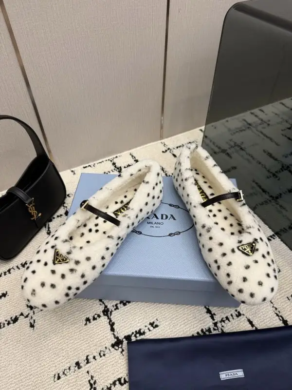 Prada Ballet shoes fur — Photo 3