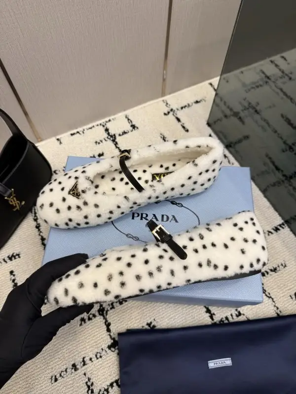 Prada Ballet shoes fur — Photo 5