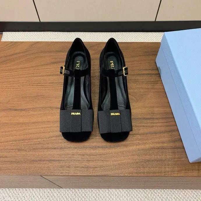 Prada Бархарные туфлі-мері джейн з Т-образним ремінцем і бантом — Фото 2