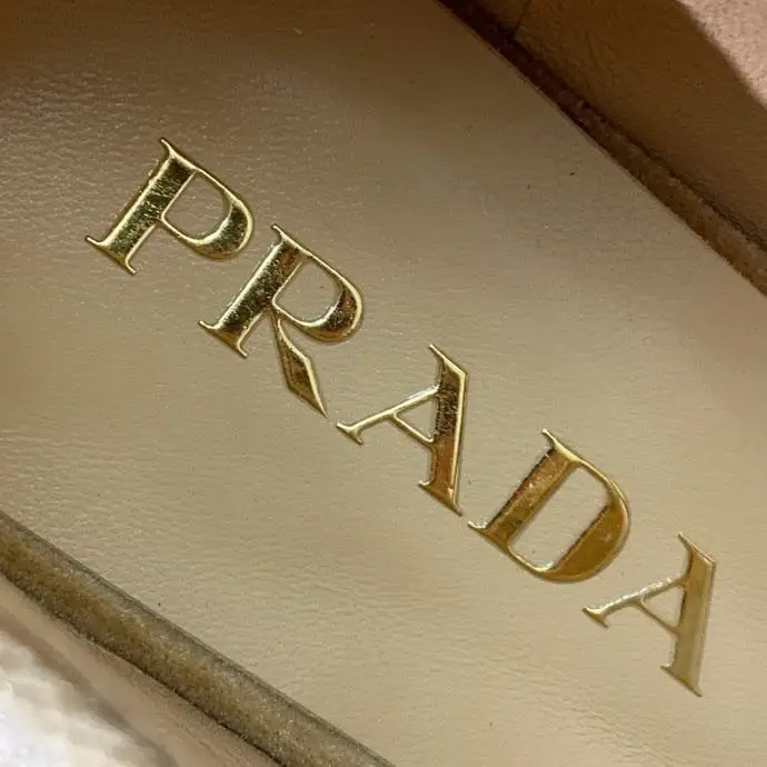 Prada Бархарные туфли-мэри джейн с Т-образным ремешком и бантом — Фото 4