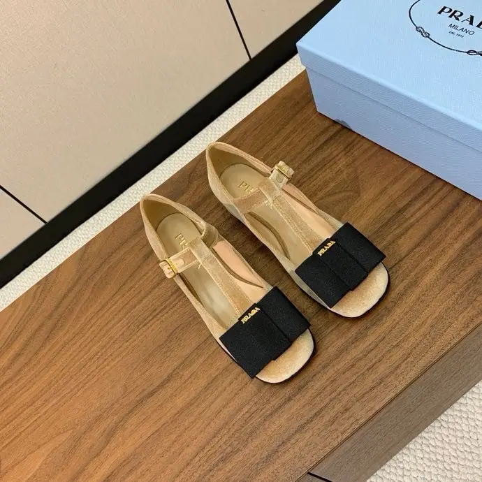 Prada Бархарные туфли-мэри джейн с Т-образным ремешком и бантом — Фото 5