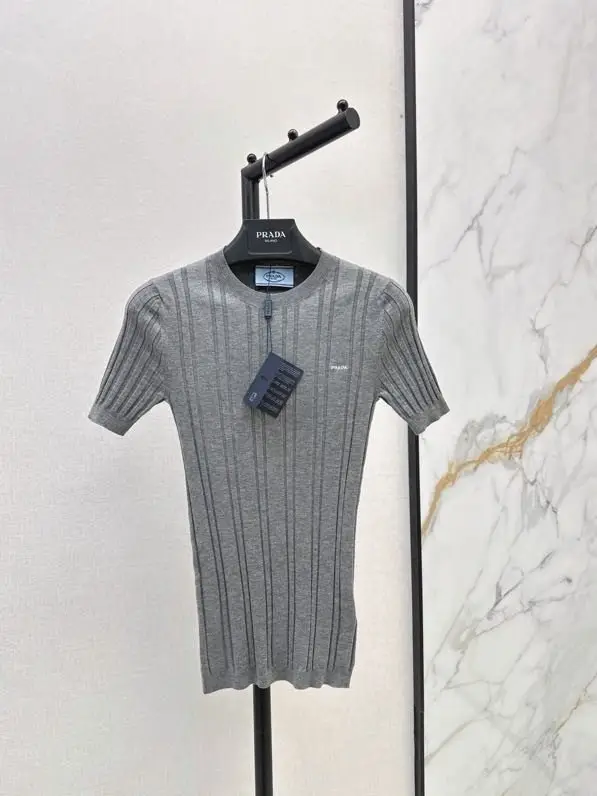 Prada — Кофта жіноча