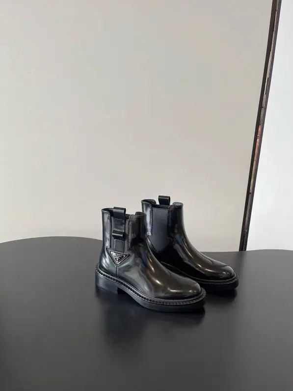 Prada — Черевики шкіряні жіночі