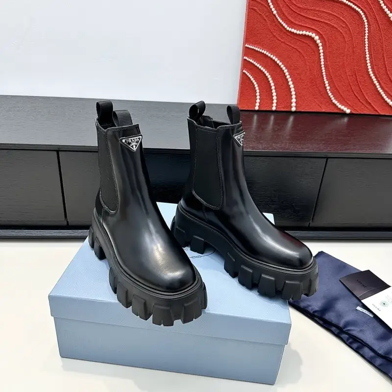 Prada — Ботинки кожаные женские