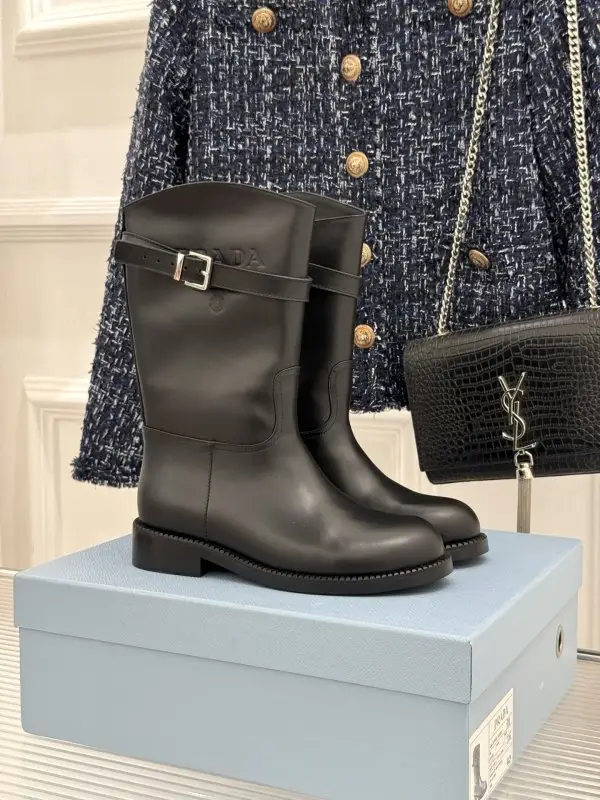 Prada — Чоботи шкіряні жіночі