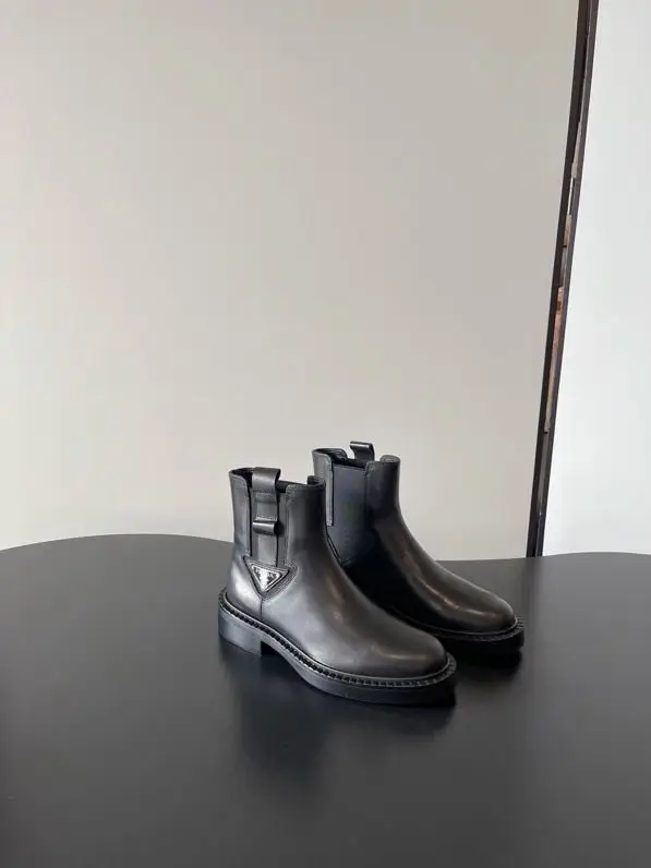 Prada — Черевики шкіряні жіночі