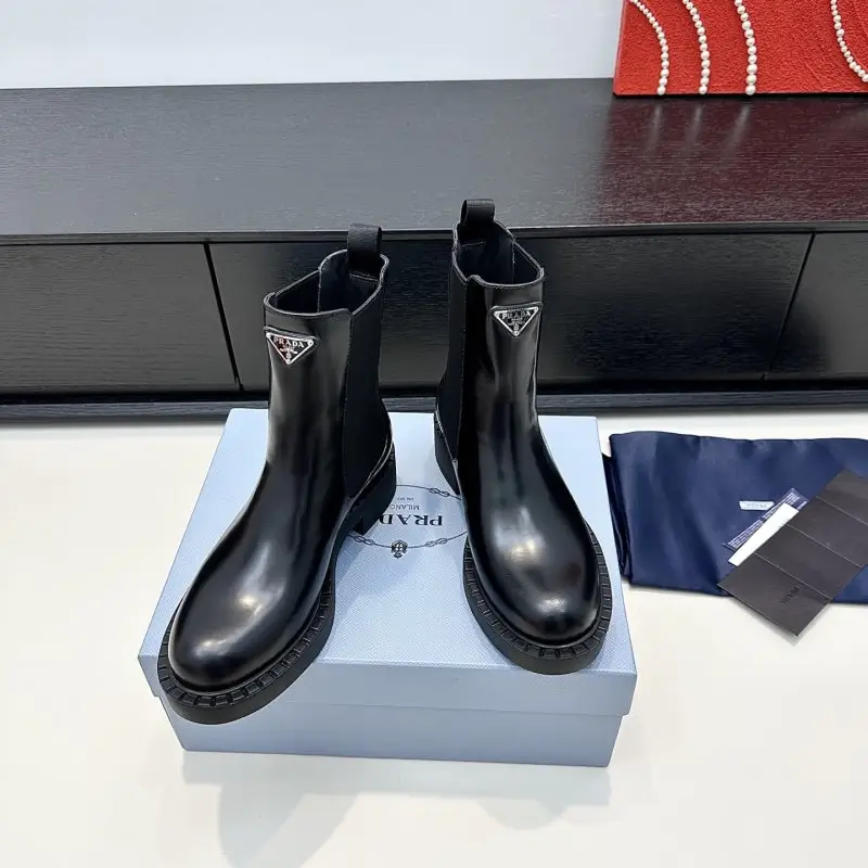 Prada Ботинки кожаные женские — Фото 4