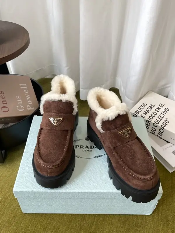 Prada — Ботинки замшевые на меху
