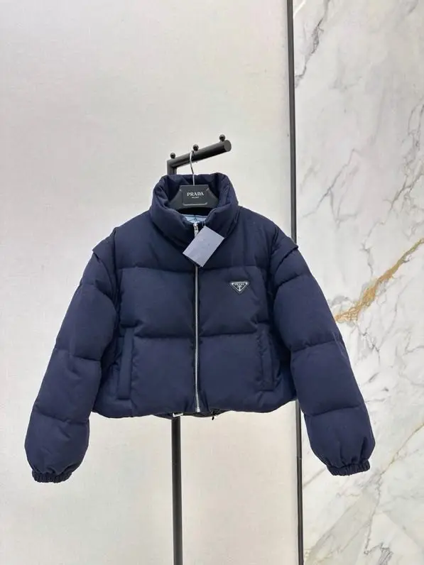 Prada Пуховик жіночий — Фото 1