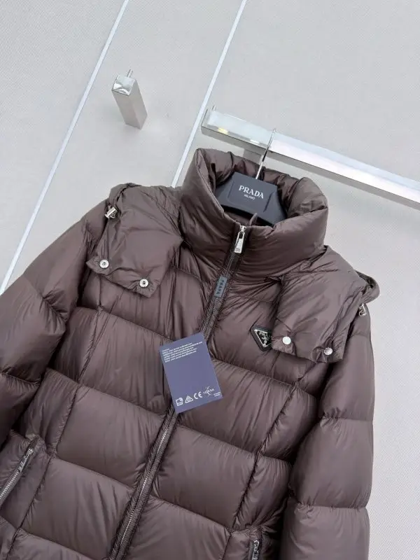 Prada Пуховик жіночий — Фото 2