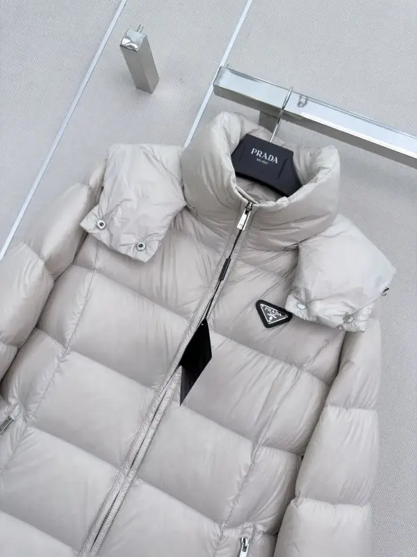 Prada Пуховик жіночий — Фото 2