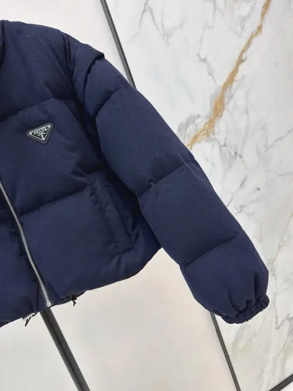 Prada Пуховик жіночий — Фото 3