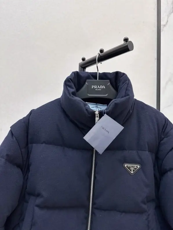 Prada Пуховик жіночий — Фото 4