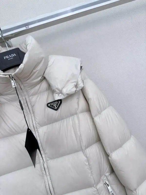 Prada Пуховик жіночий — Фото 5