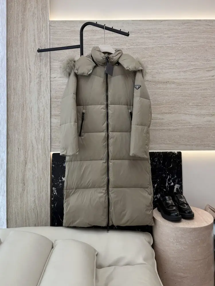 Prada — Куртка пуховик c воротником из лисьего меха