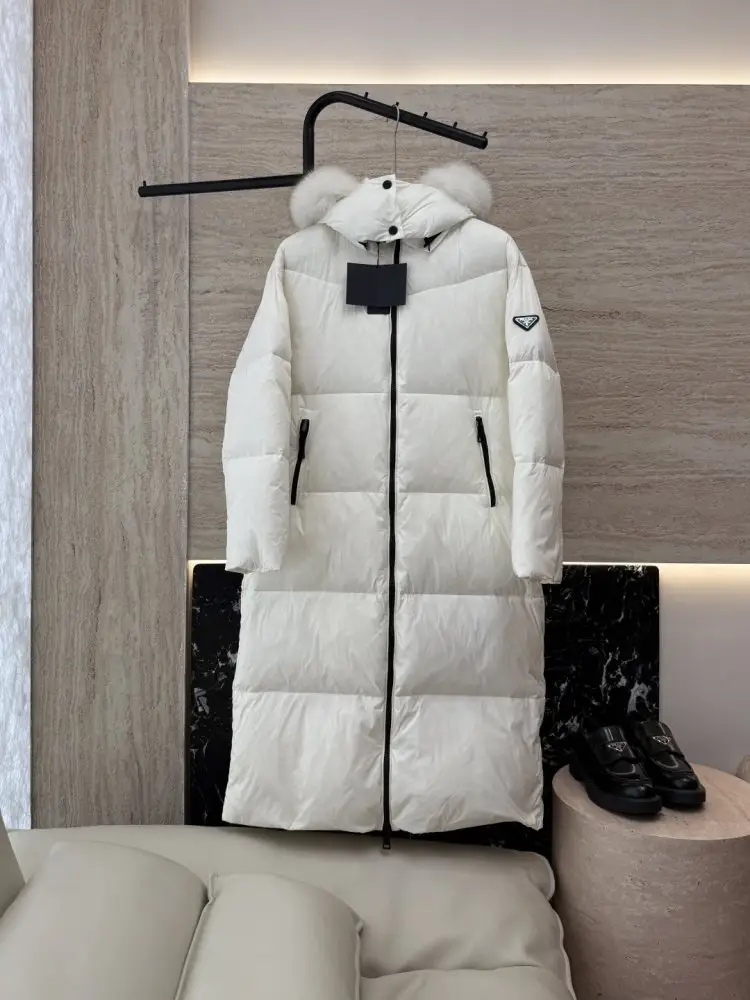 Prada — Куртка пуховик c воротником из лисьего меха