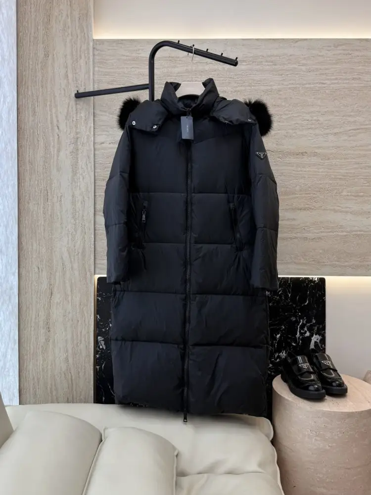 Prada — Куртка пуховик c воротником из лисьего меха