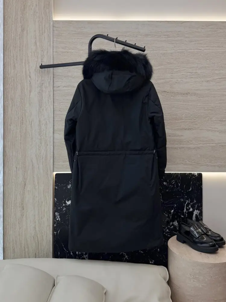Prada Jacket Down jacket c collar of fox fur — Photo 2