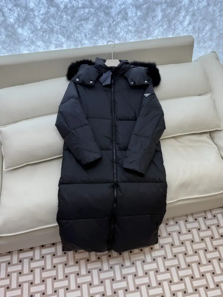 Prada Куртка пуховик c воротником из лисьего меха — Фото 3