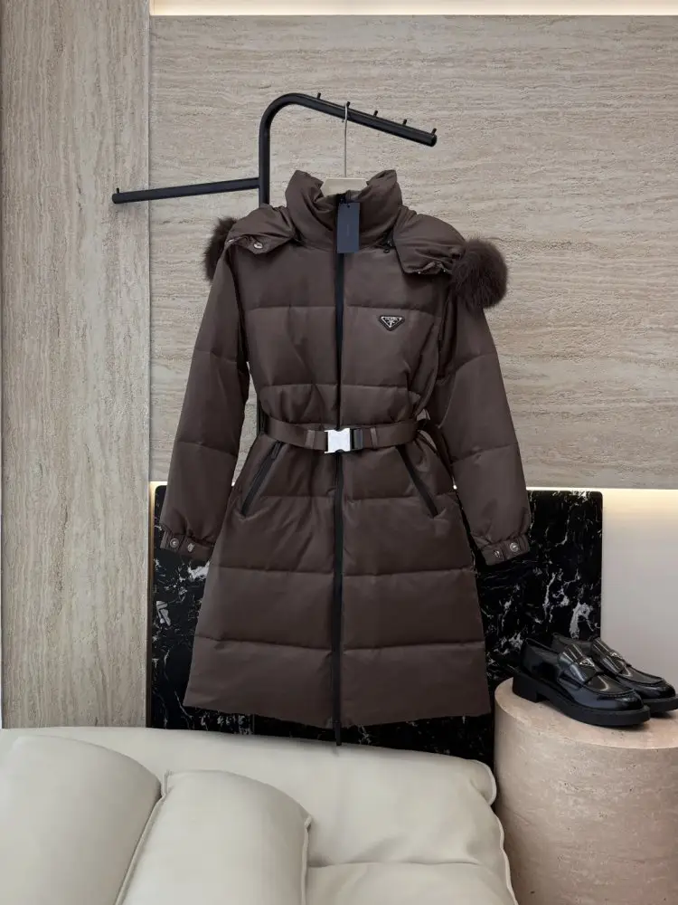 Prada — Куртка пуховик жіноча з великим коміром з лисячого хутра