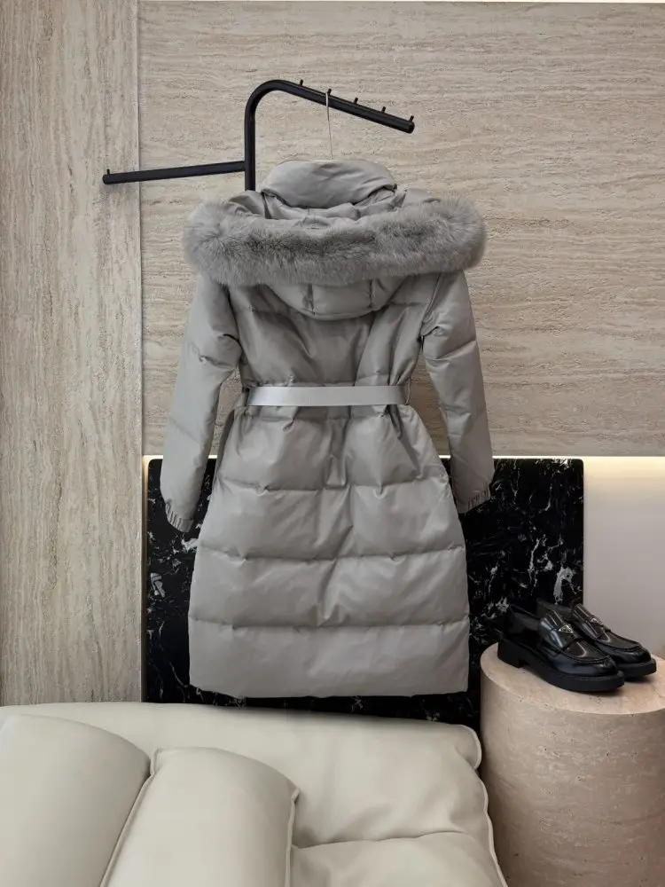 Prada Jacket Down jacket women's from big collar of fox fur — Photo 2