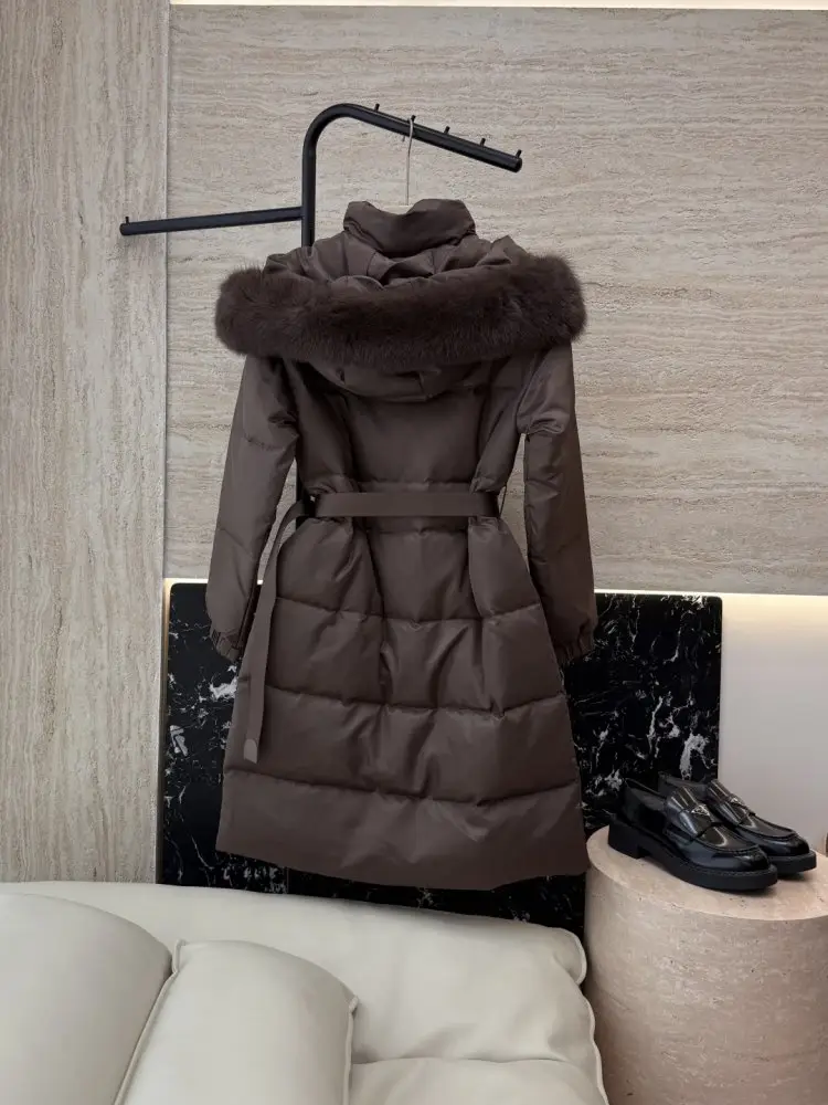 Prada Jacket Down jacket women's from big collar of fox fur — Photo 2