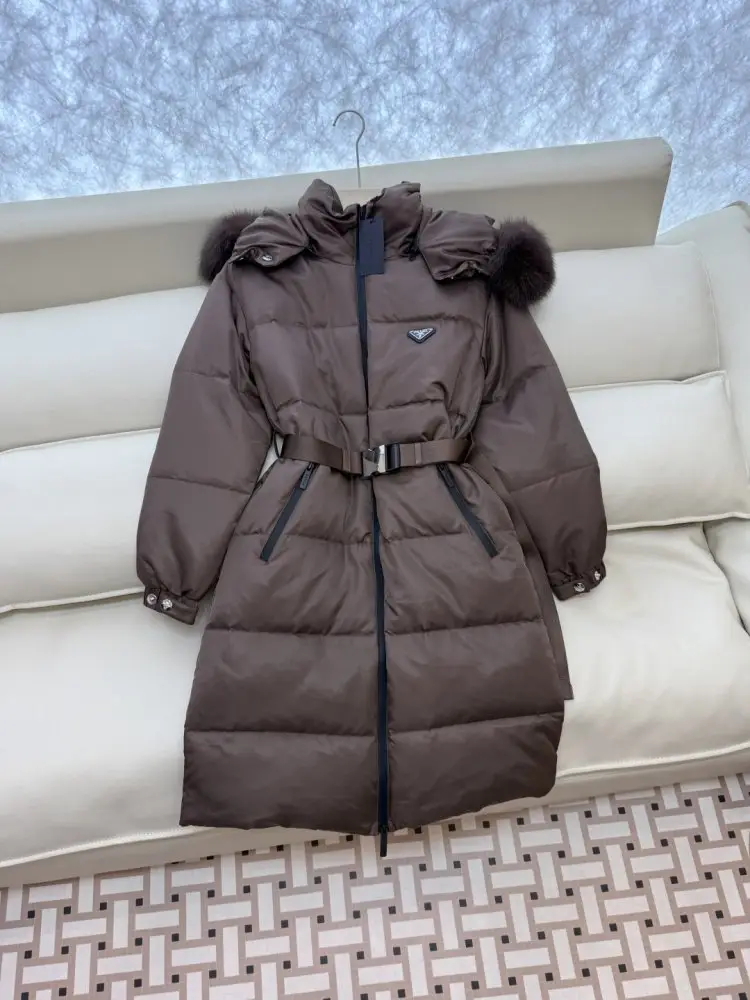 Prada Jacket Down jacket women's from big collar of fox fur — Photo 3