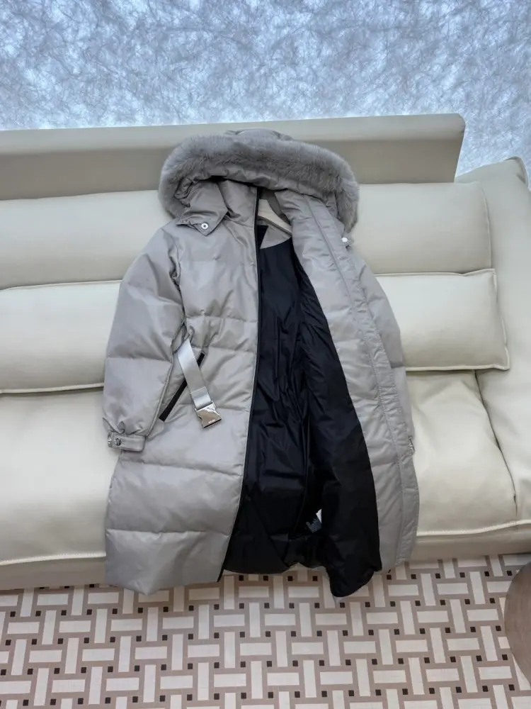 Prada Jacket Down jacket women's from big collar of fox fur — Photo 4