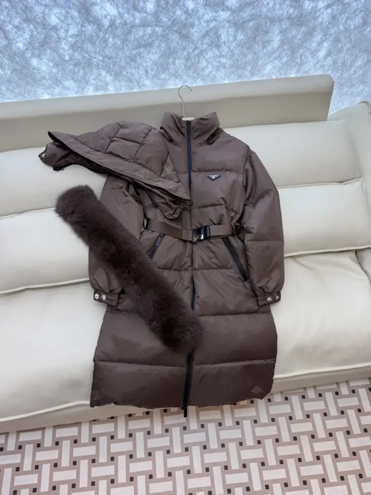 Prada Jacket Down jacket women's from big collar of fox fur — Photo 5