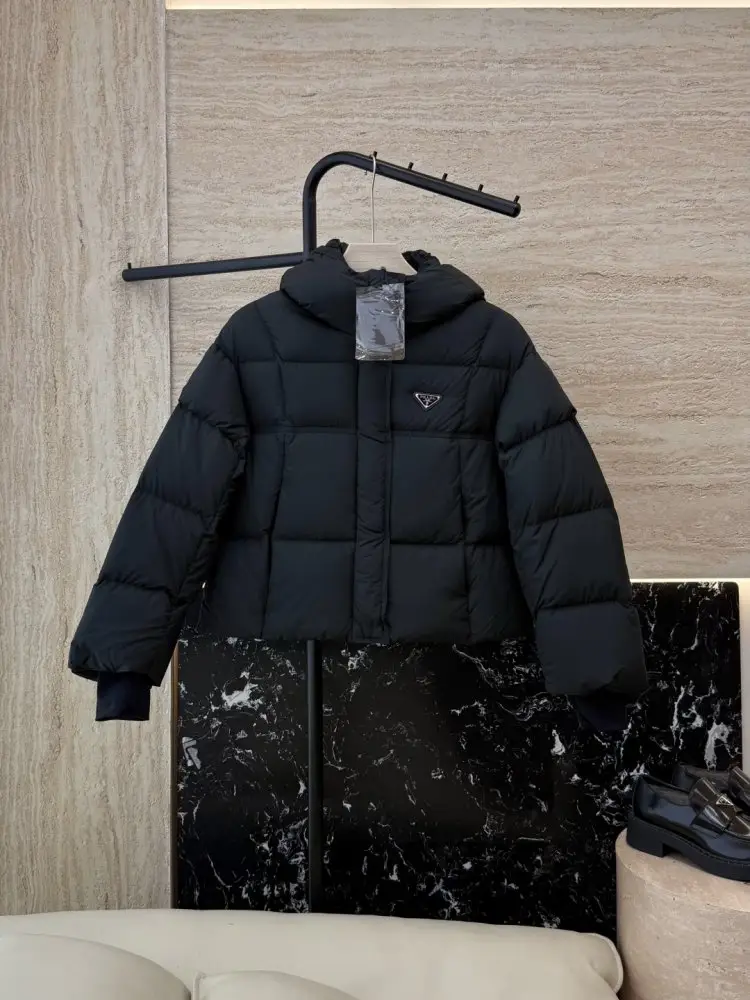 Prada — Куртка пуховик жіноча