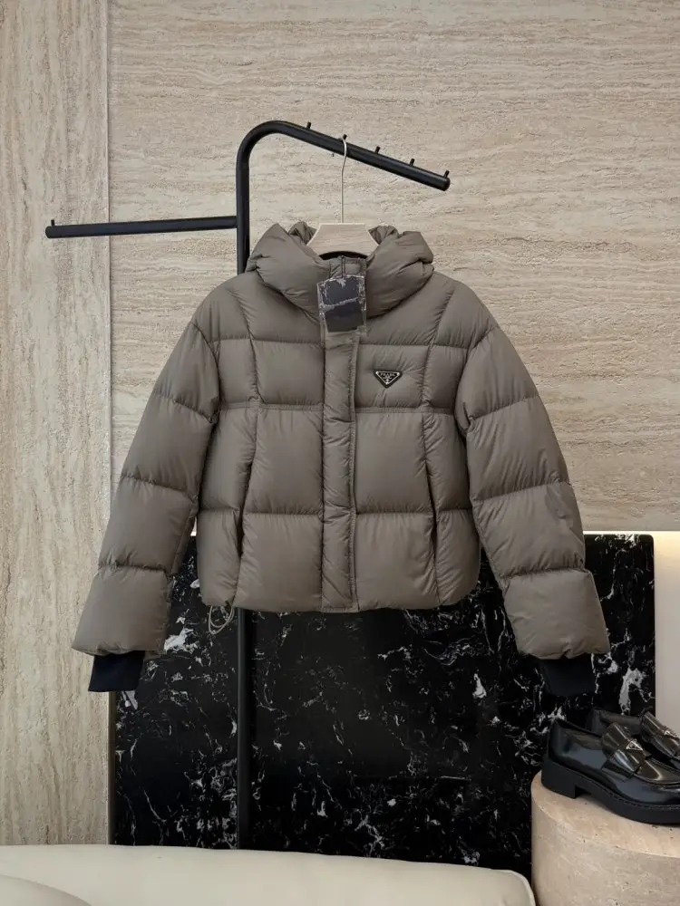 Prada Куртка пуховик жіноча — Фото 1