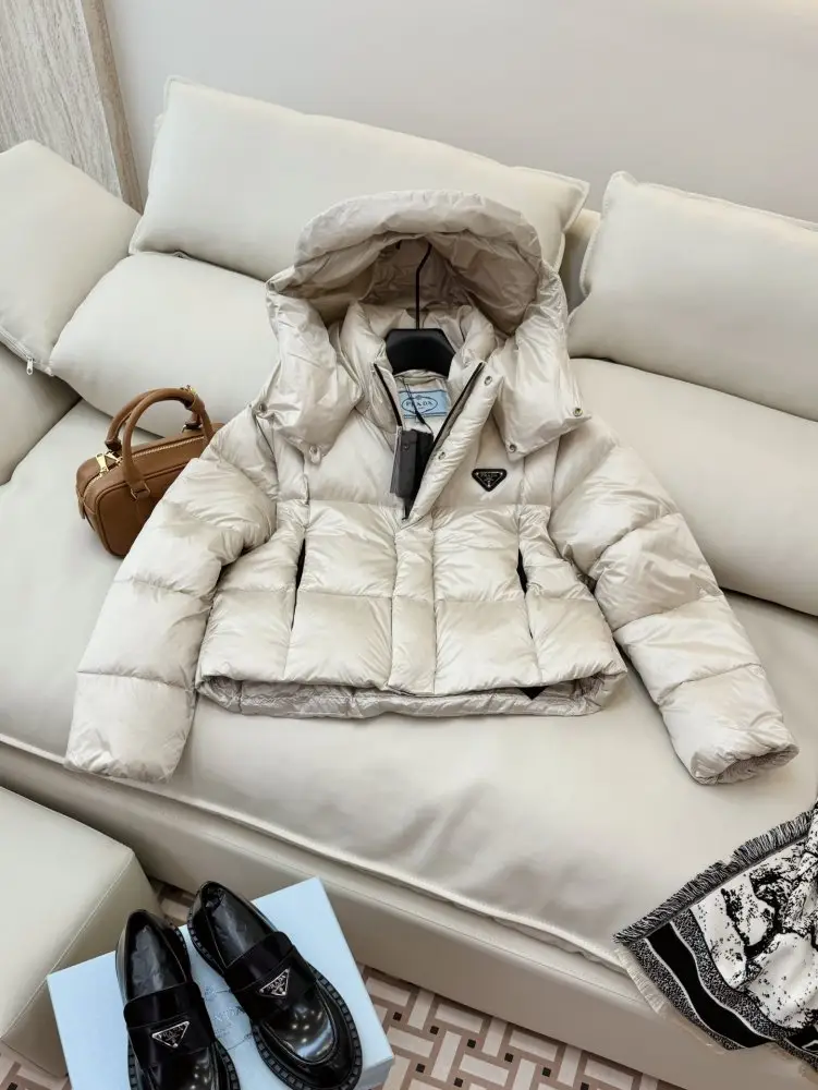 Prada — Куртка пуховик жіноча