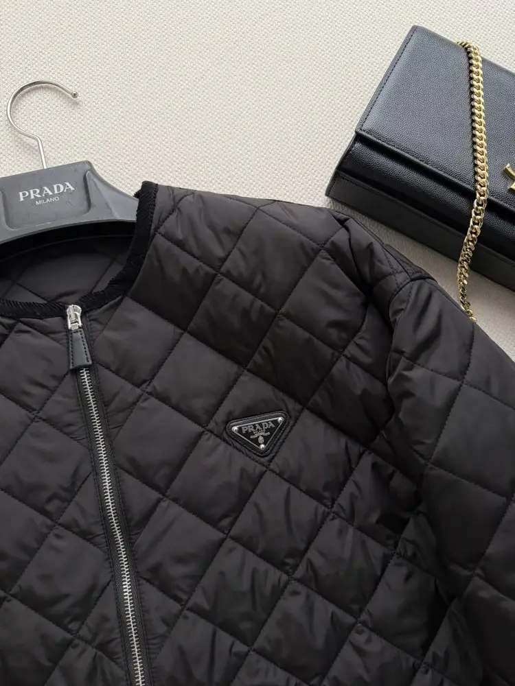 Prada Куртка Re-Nylon жіноча — Фото 4