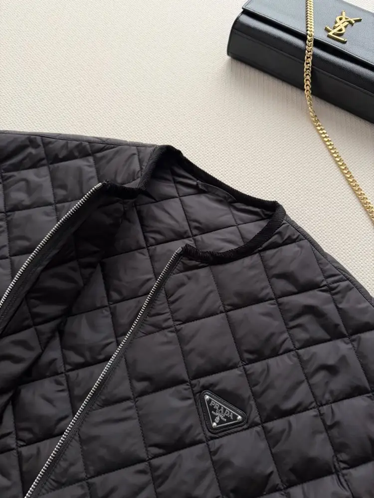 Prada Куртка Re-Nylon жіноча — Фото 5