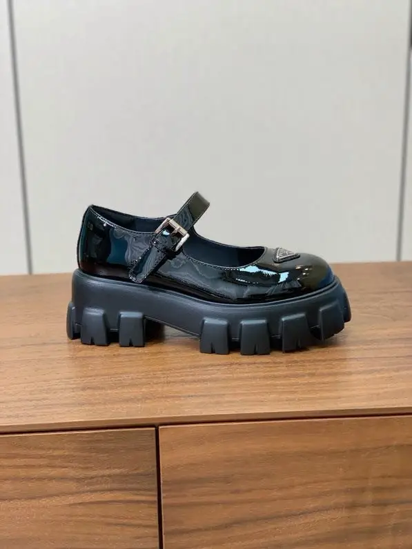 Prada — Лоферы на платформе женские