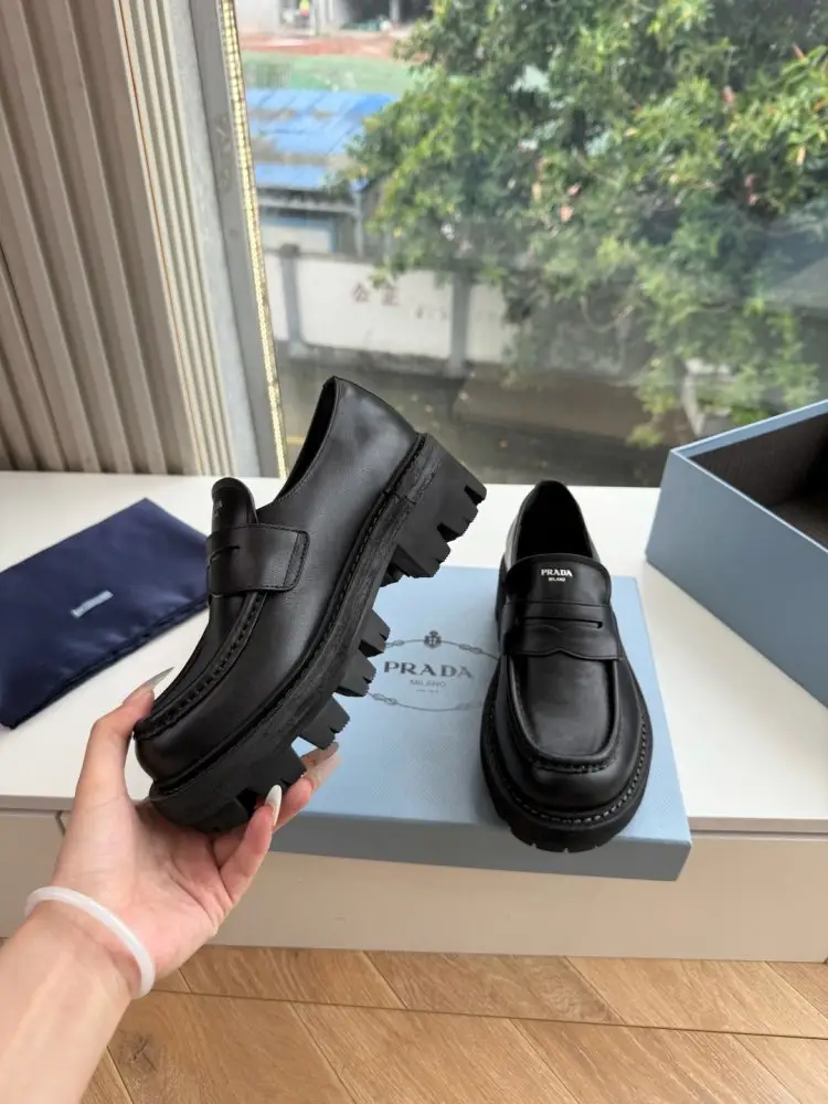 Prada Лоферы women's — Photo 1