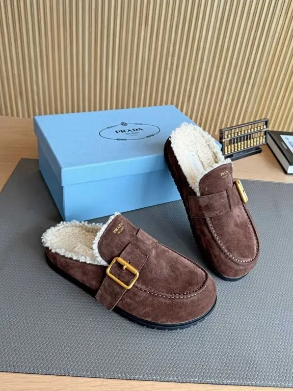 Prada — Мюли suede on fur