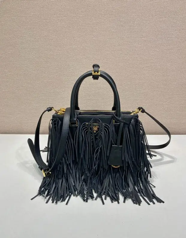Prada — Petite a bag-тоут Galleria 24 cm