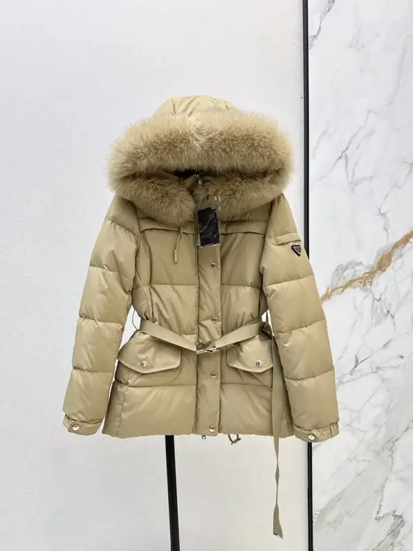 Prada — Пухови жіночий з об'ємним хутряним коміром і капюшоном