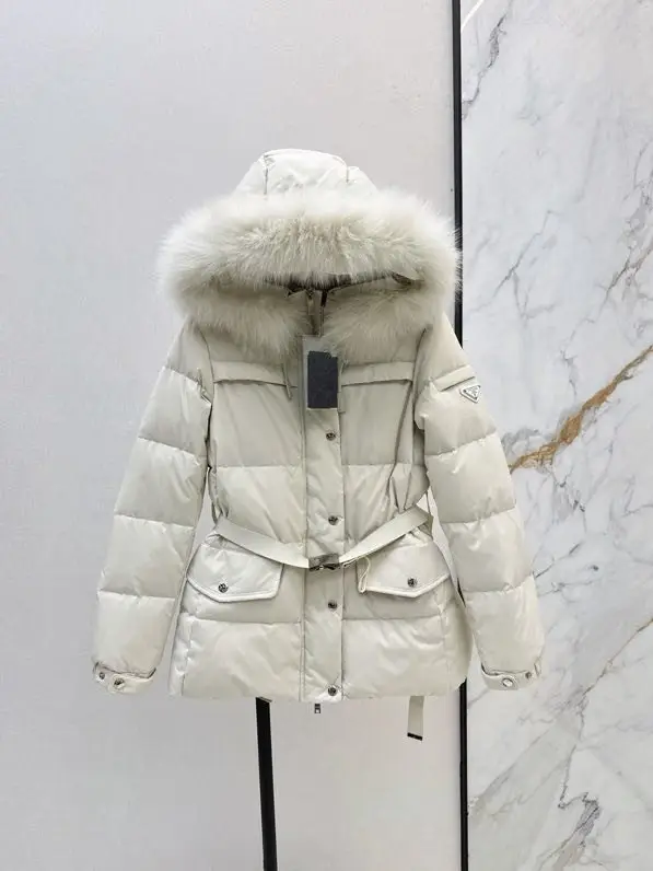 Prada — Пухови жіночий з об'ємним хутряним коміром і капюшоном